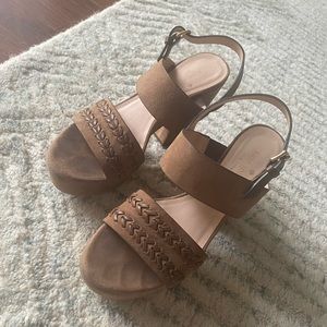 Beautiful and very comfortable Kate spade plataforma sandals!